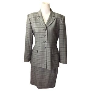 Le Suit Gray Plaid Blazer and Skirt Set size 8P